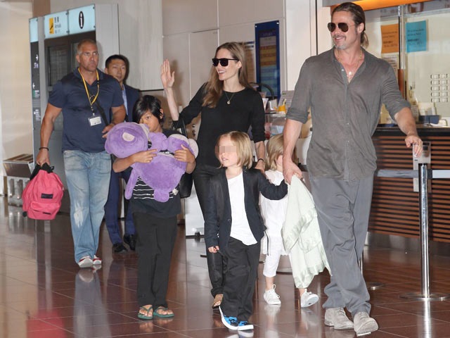 Brad Pitt e Angelina Jolie con la famiglia